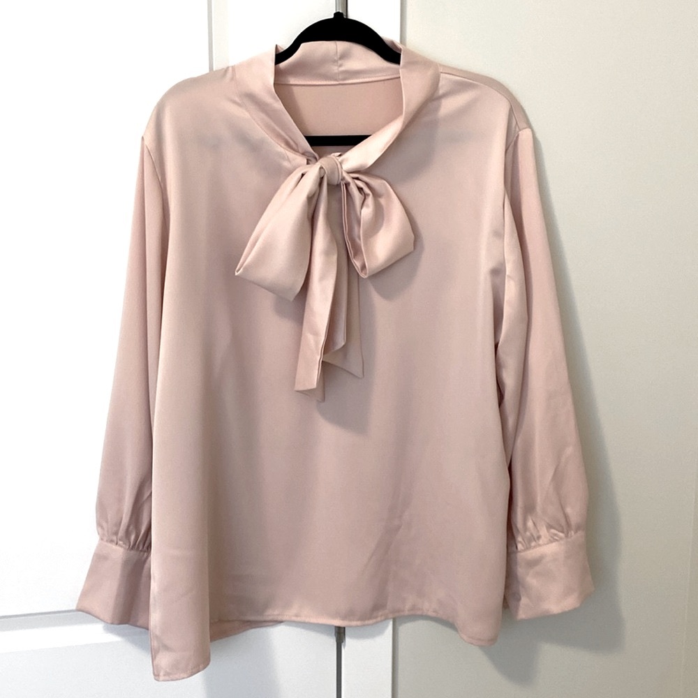 New! Pink blouse, satin, long sleeves.